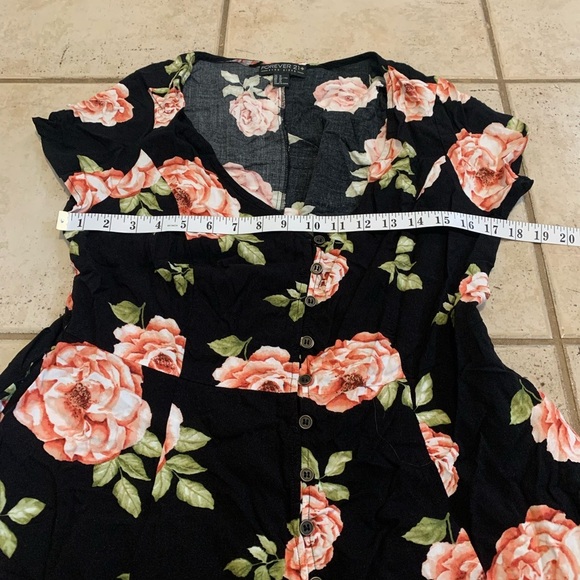Forever 21+ Plus Size Floral Wrap-Style Mini Dress 1X - Picture 3 of 5